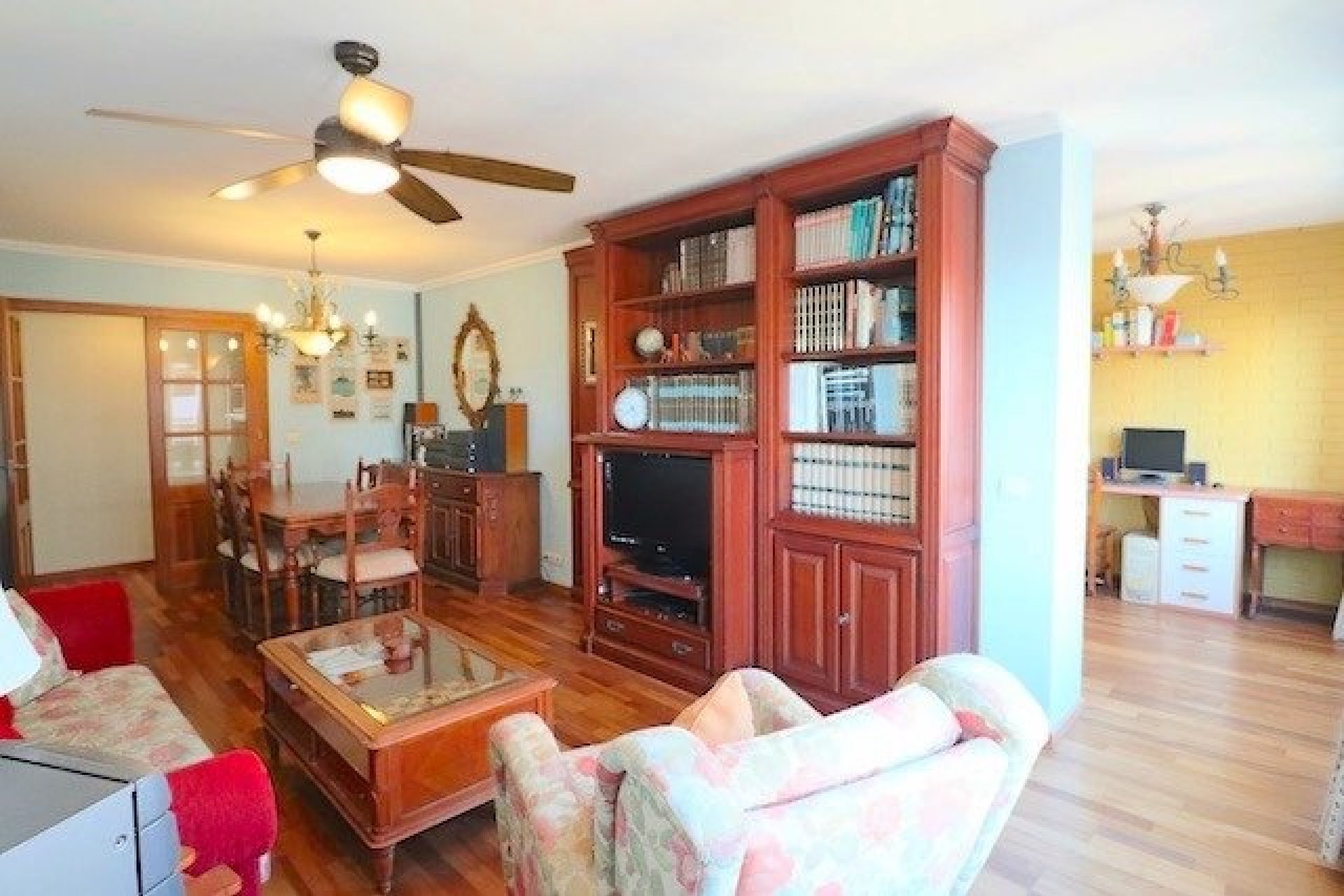 Piso reformado con vistas al mar, 3 dormitorios, piscina en Benidorm