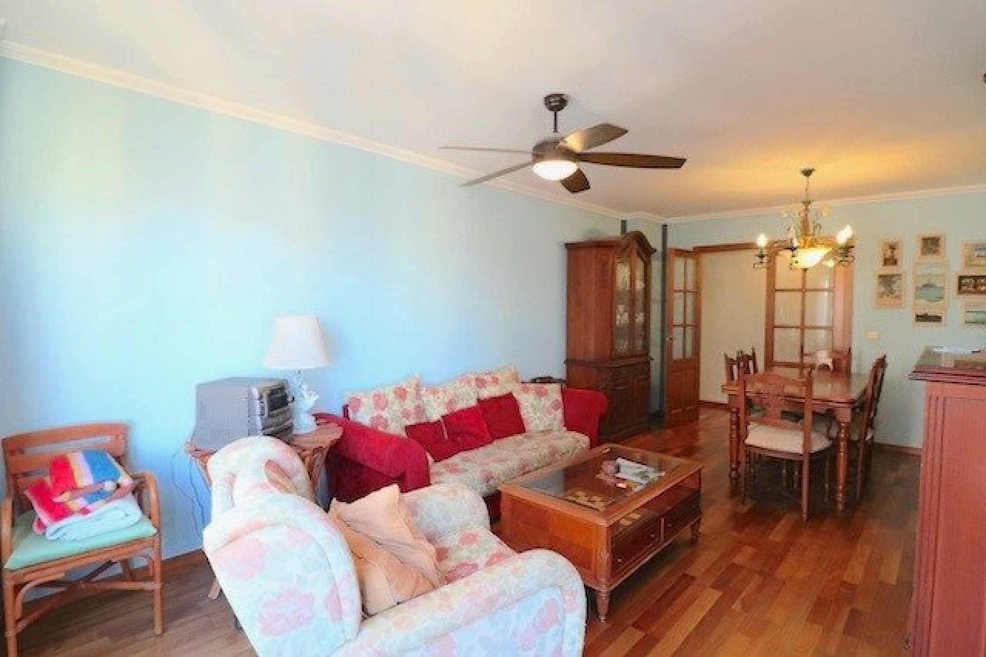 Piso reformado con vistas al mar, 3 dormitorios, piscina en Benidorm