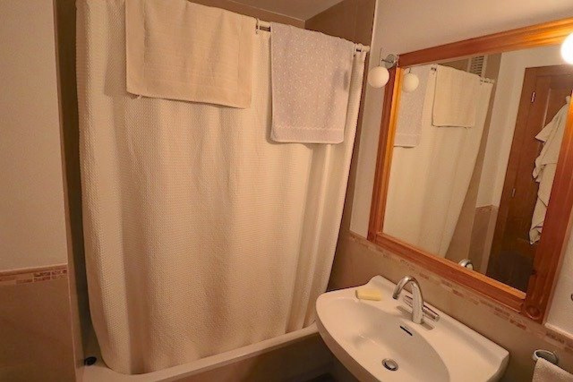 Piso reformado con vistas al mar, 3 dormitorios, piscina en Benidorm