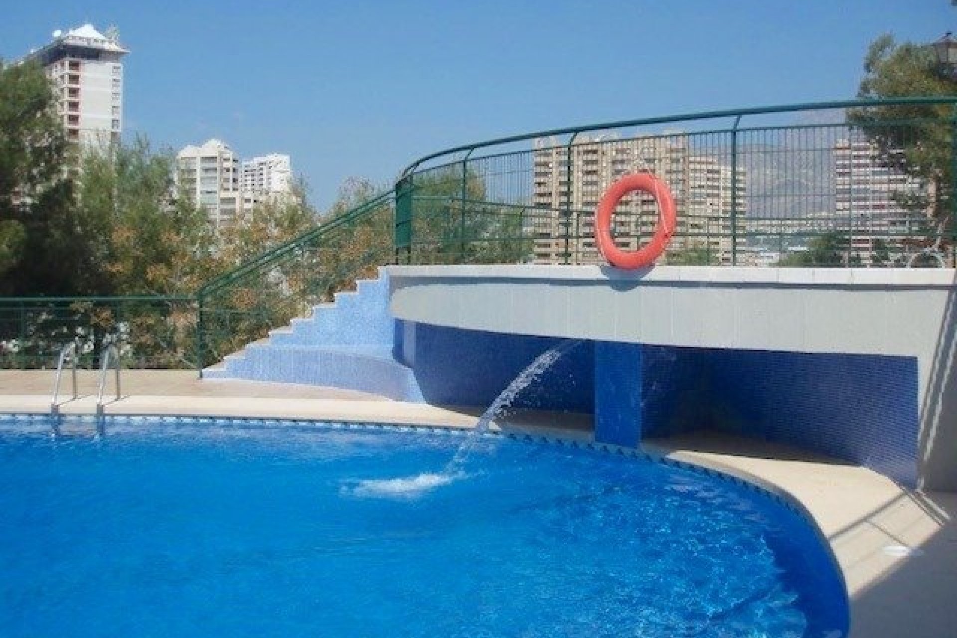 Piso reformado con vistas al mar, 3 dormitorios, piscina en Benidorm