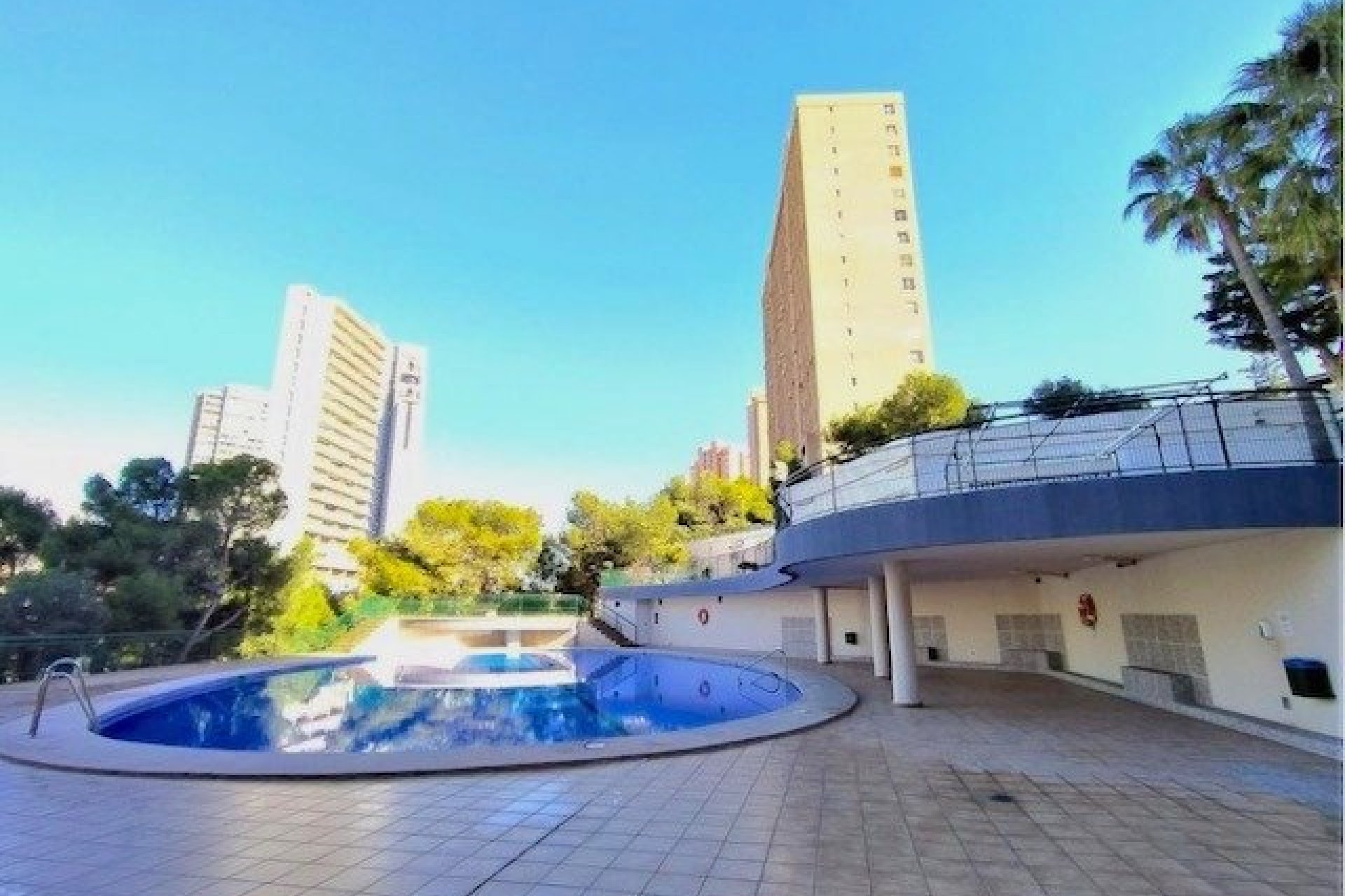 Piso reformado con vistas al mar, 3 dormitorios, piscina en Benidorm