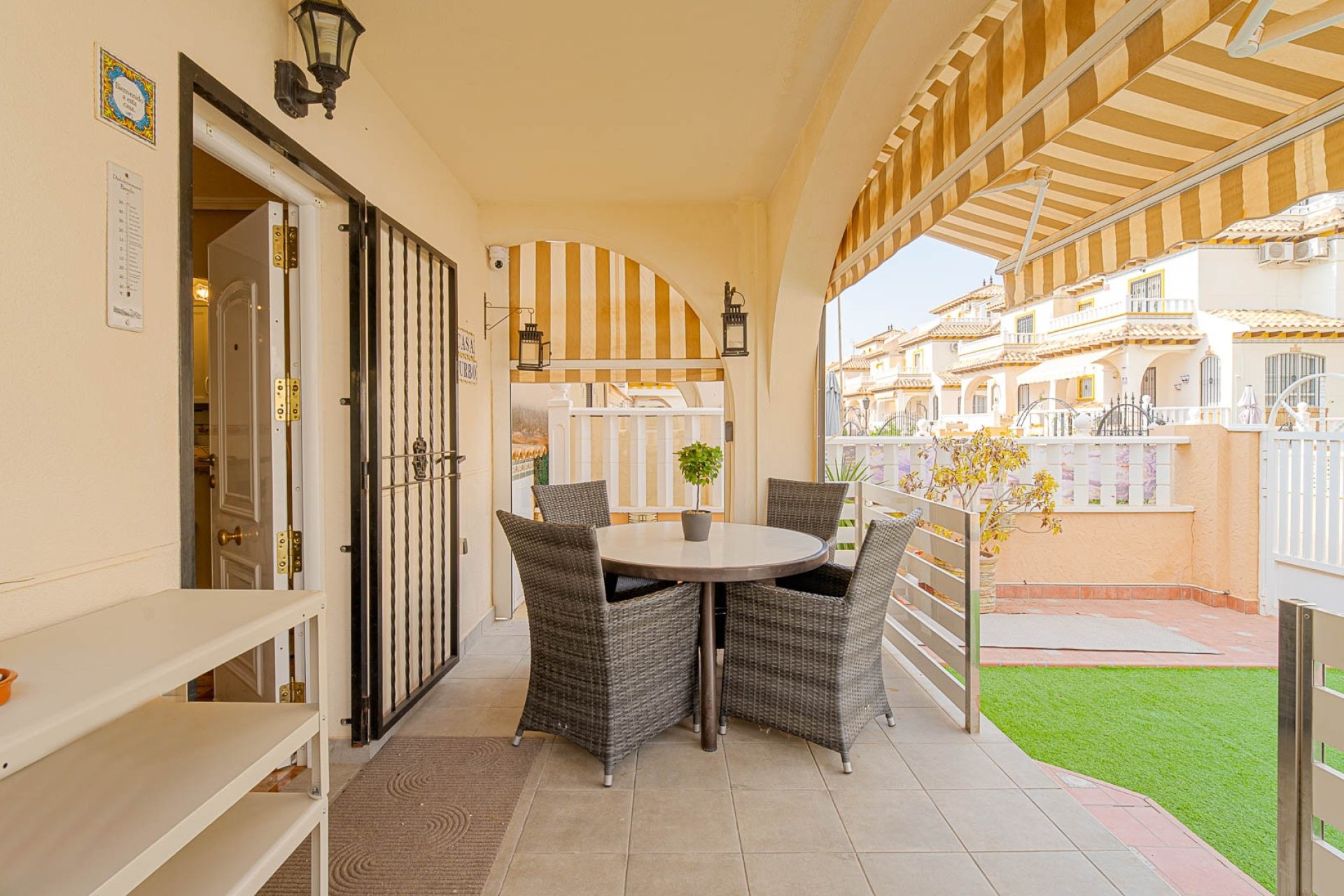 Quatro villa met solarium en zwembad in Lomas Cabo Roig