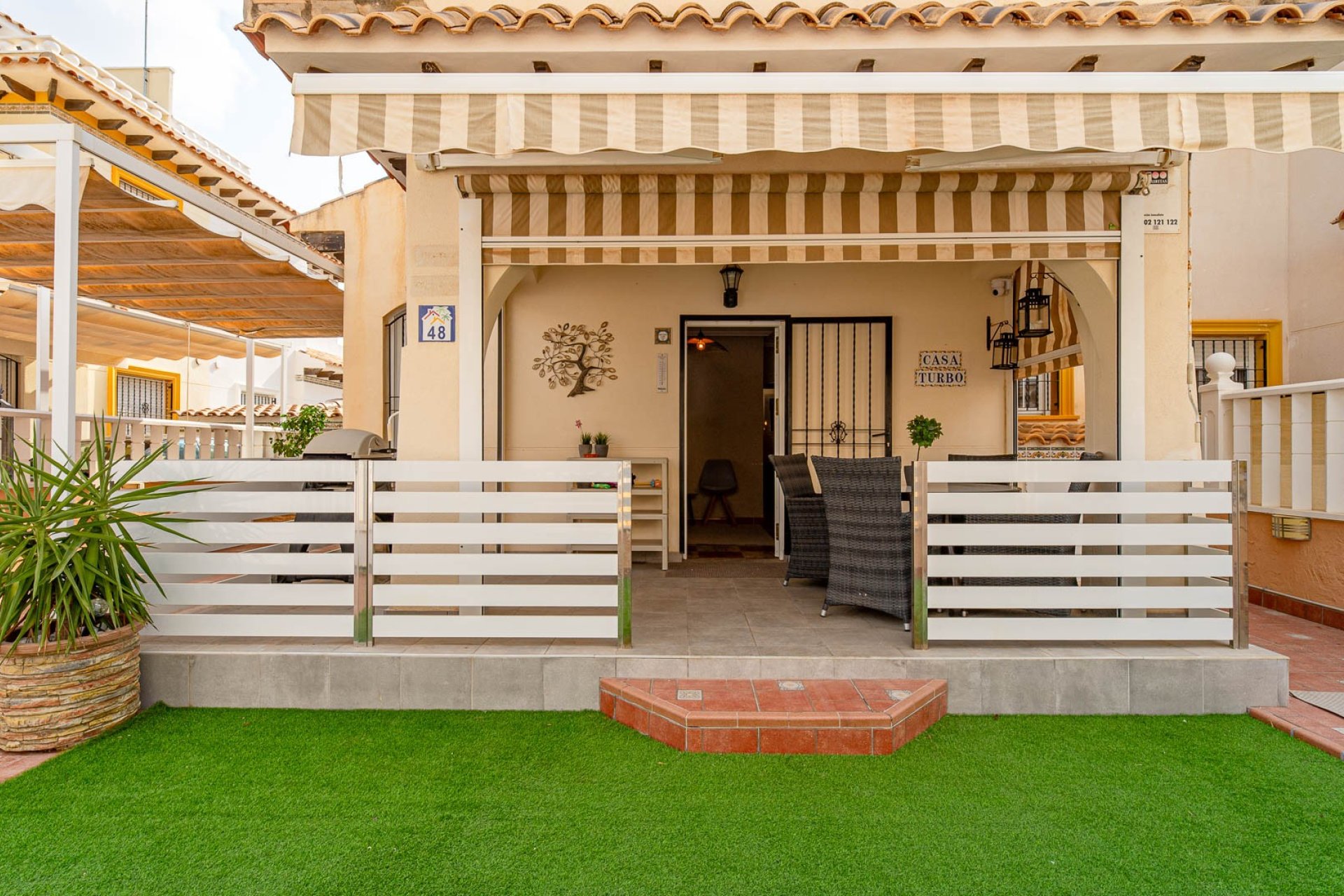 Quatro villa with solarium and pool in Lomas Cabo Roig