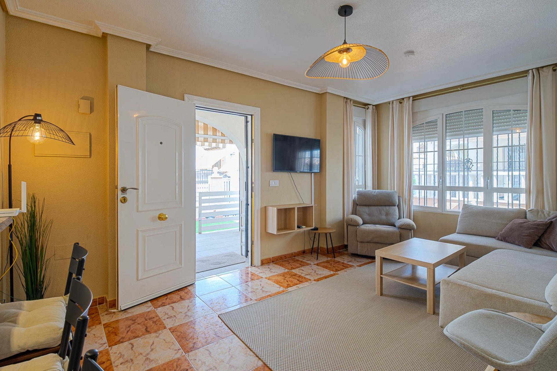Quatro villa with solarium and pool in Lomas Cabo Roig