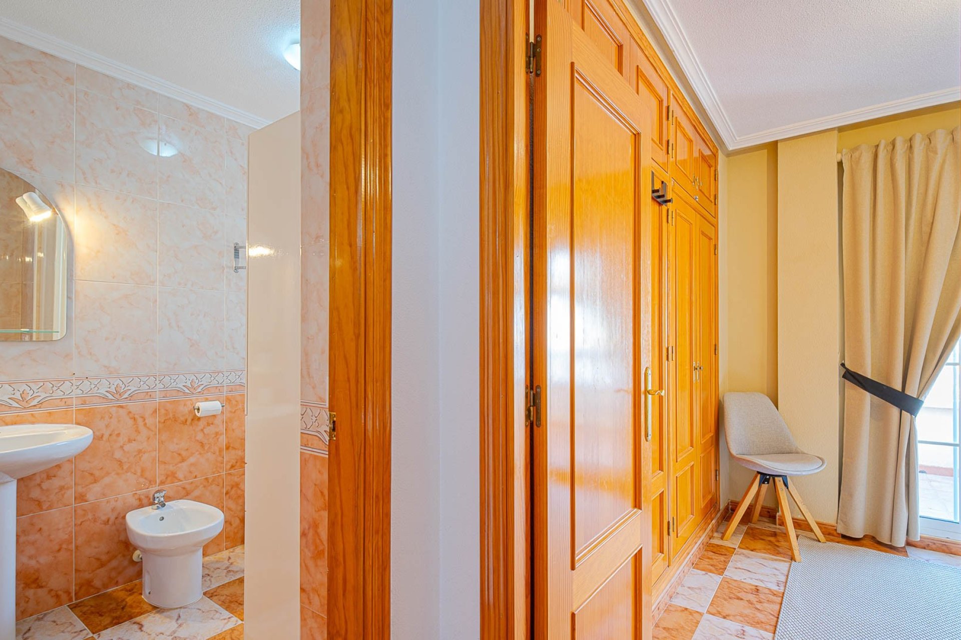 Quatro villa with solarium and pool in Lomas Cabo Roig