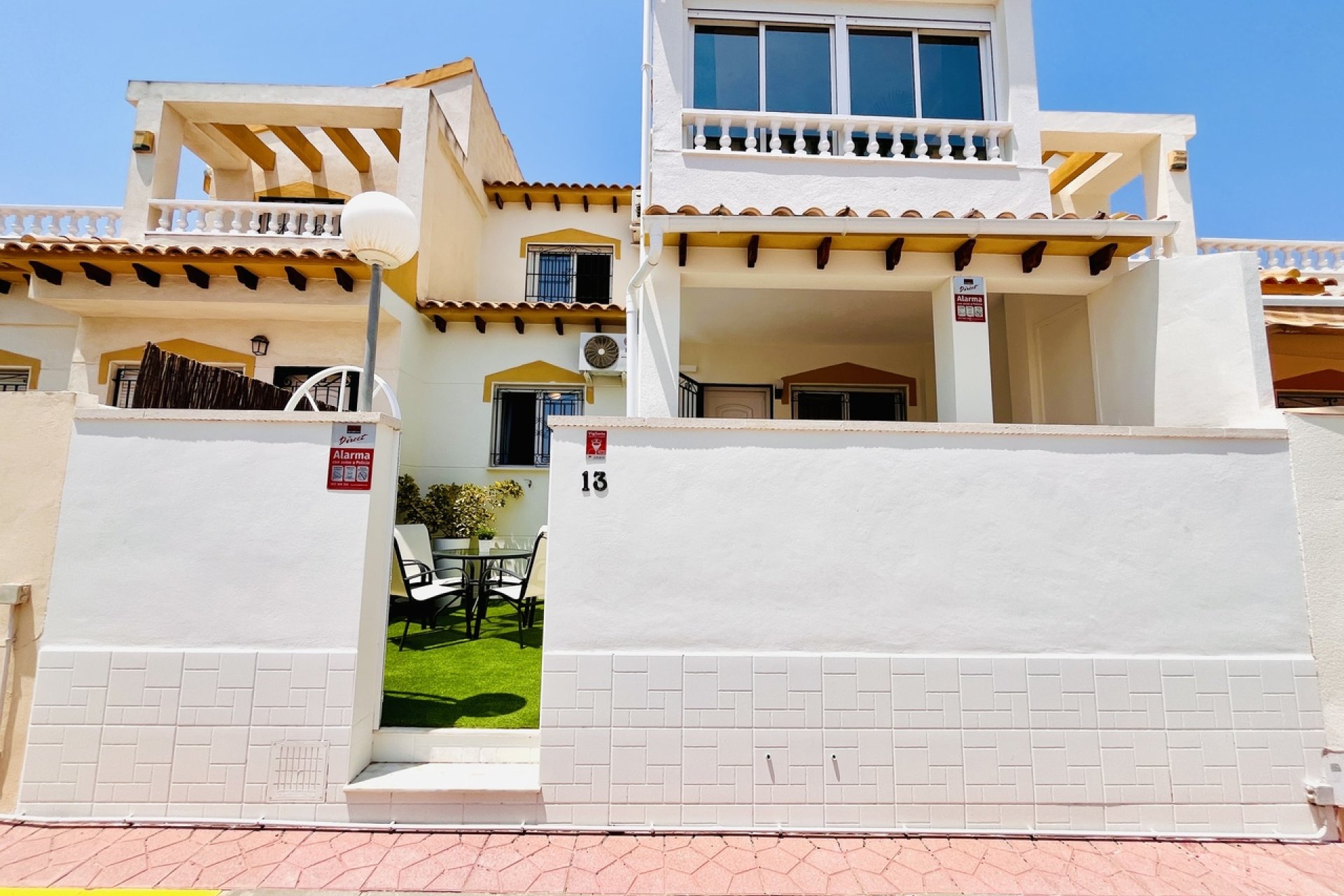 Renovated 3-bedroom townhouse in Playa Flamenca with a pool