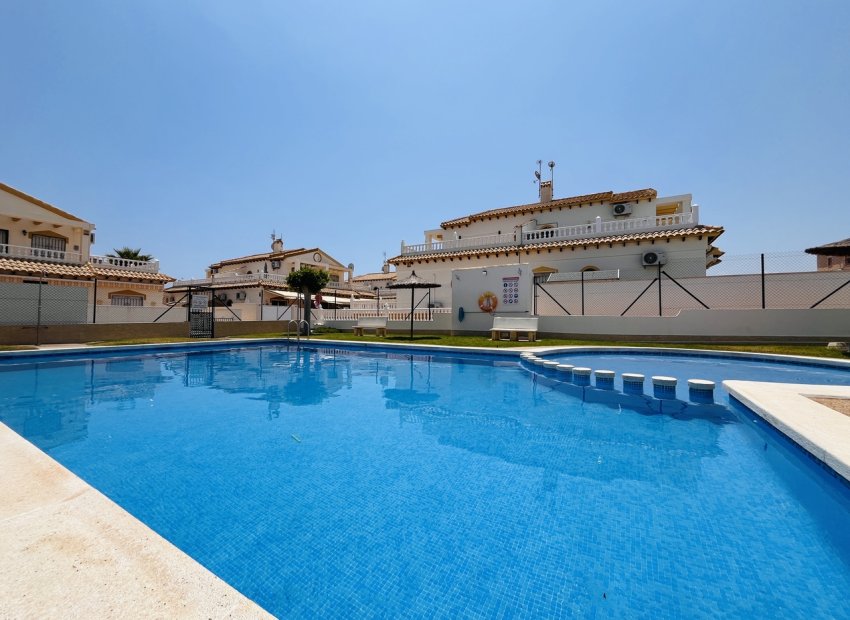 Renovated 3-bedroom townhouse in Playa Flamenca with a pool