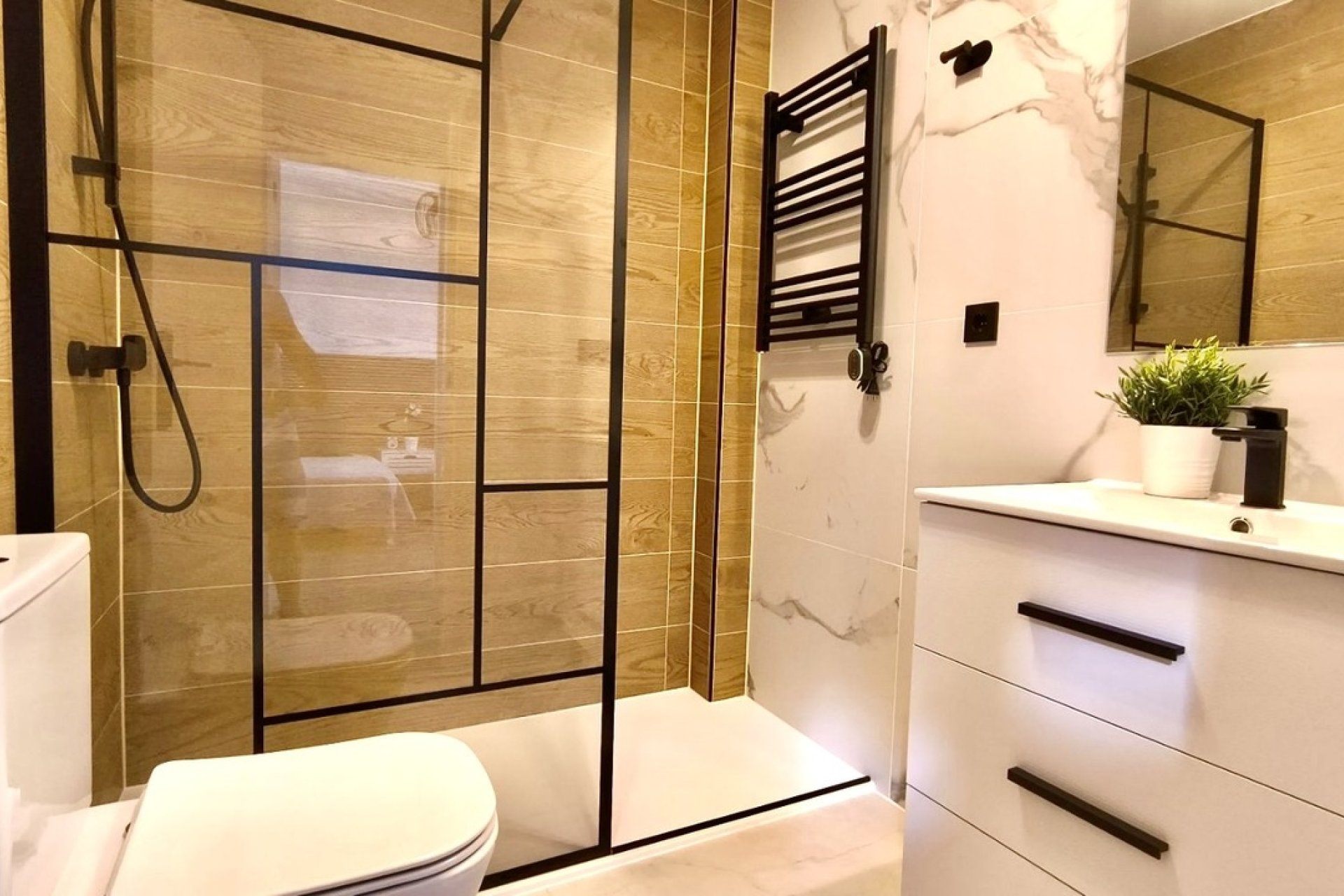 Renovated 3-bedroom townhouse in Playa Flamenca with a pool