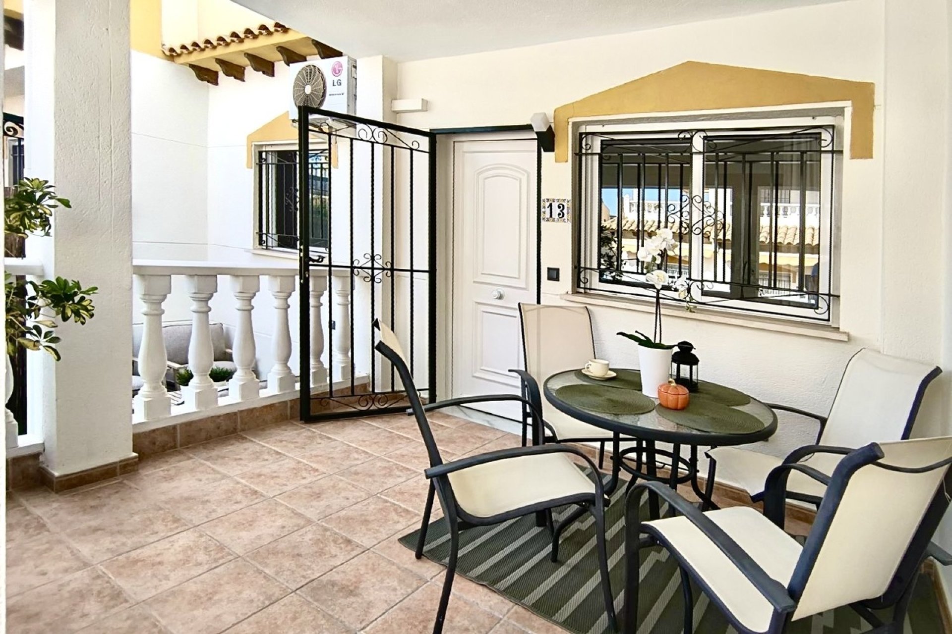 Renovated 3-bedroom townhouse in Playa Flamenca with a pool