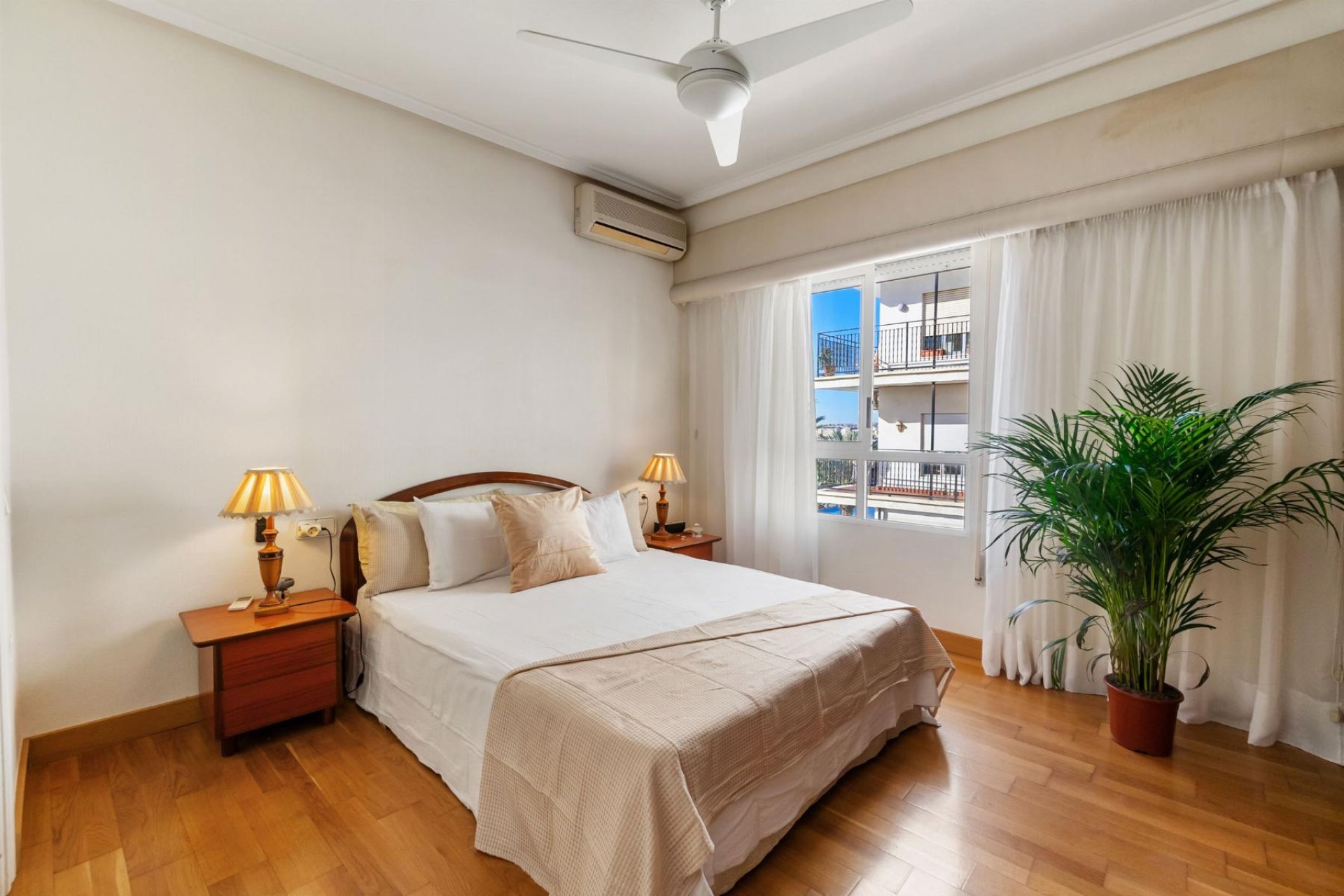 Resale - Apartamento -
Torrevieja - CLUB NAUTICO TORREVIEJA