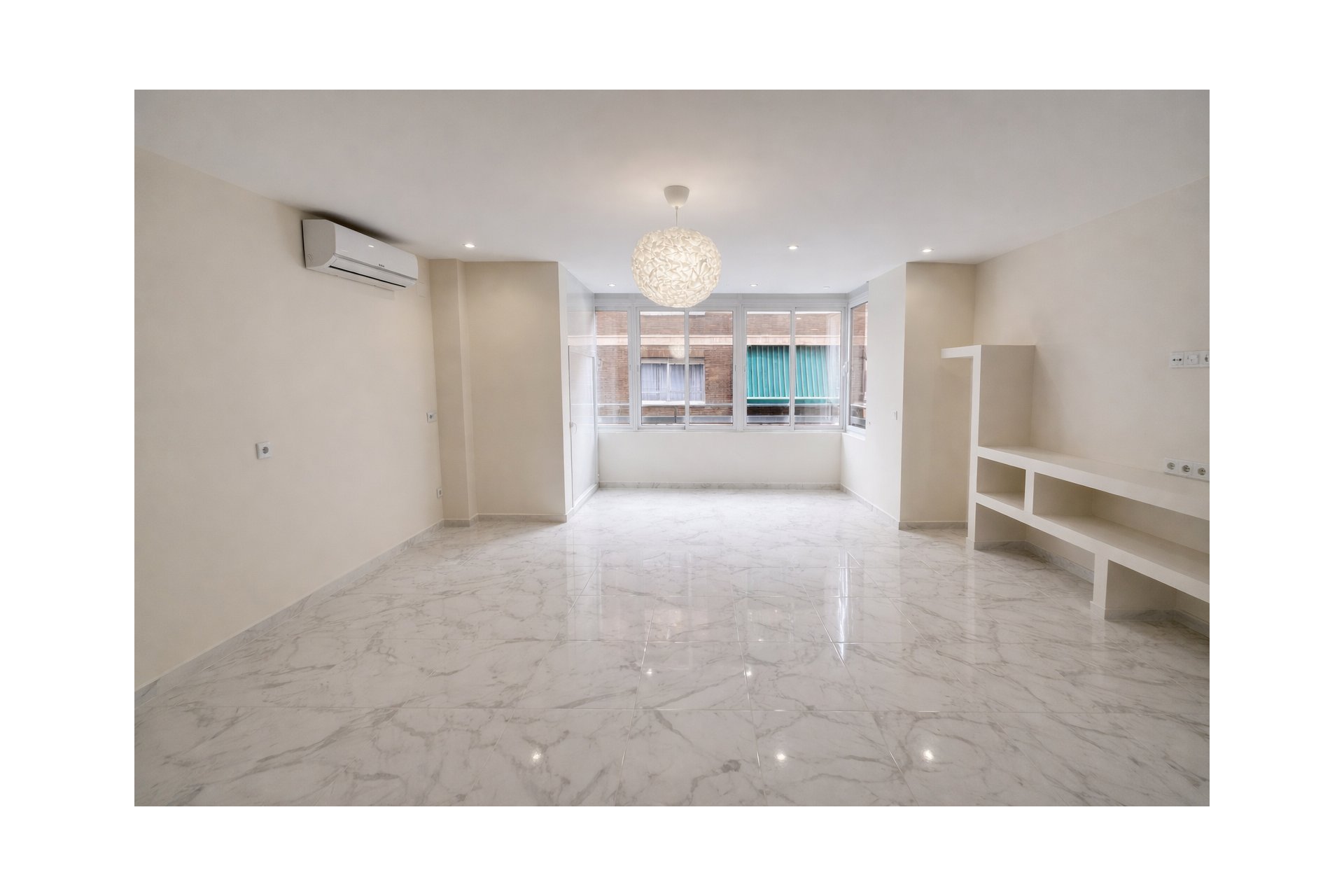 Resale - Apartamento -
Torrevieja - Muelle Pesquero