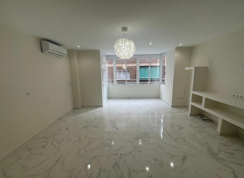 Resale - Apartamento -
Torrevieja - Muelle Pesquero
