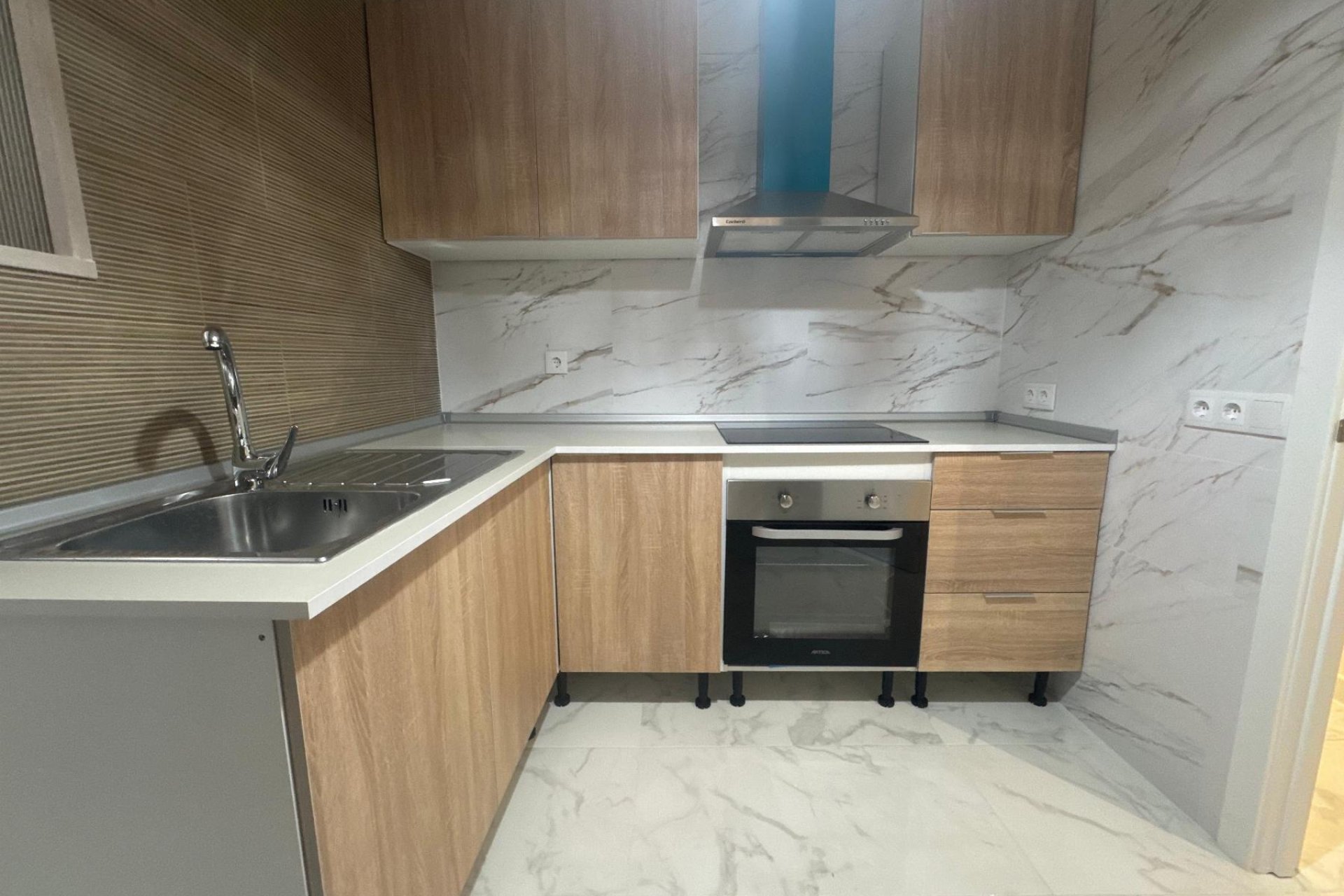 Resale - Apartamento -
Torrevieja - Muelle Pesquero