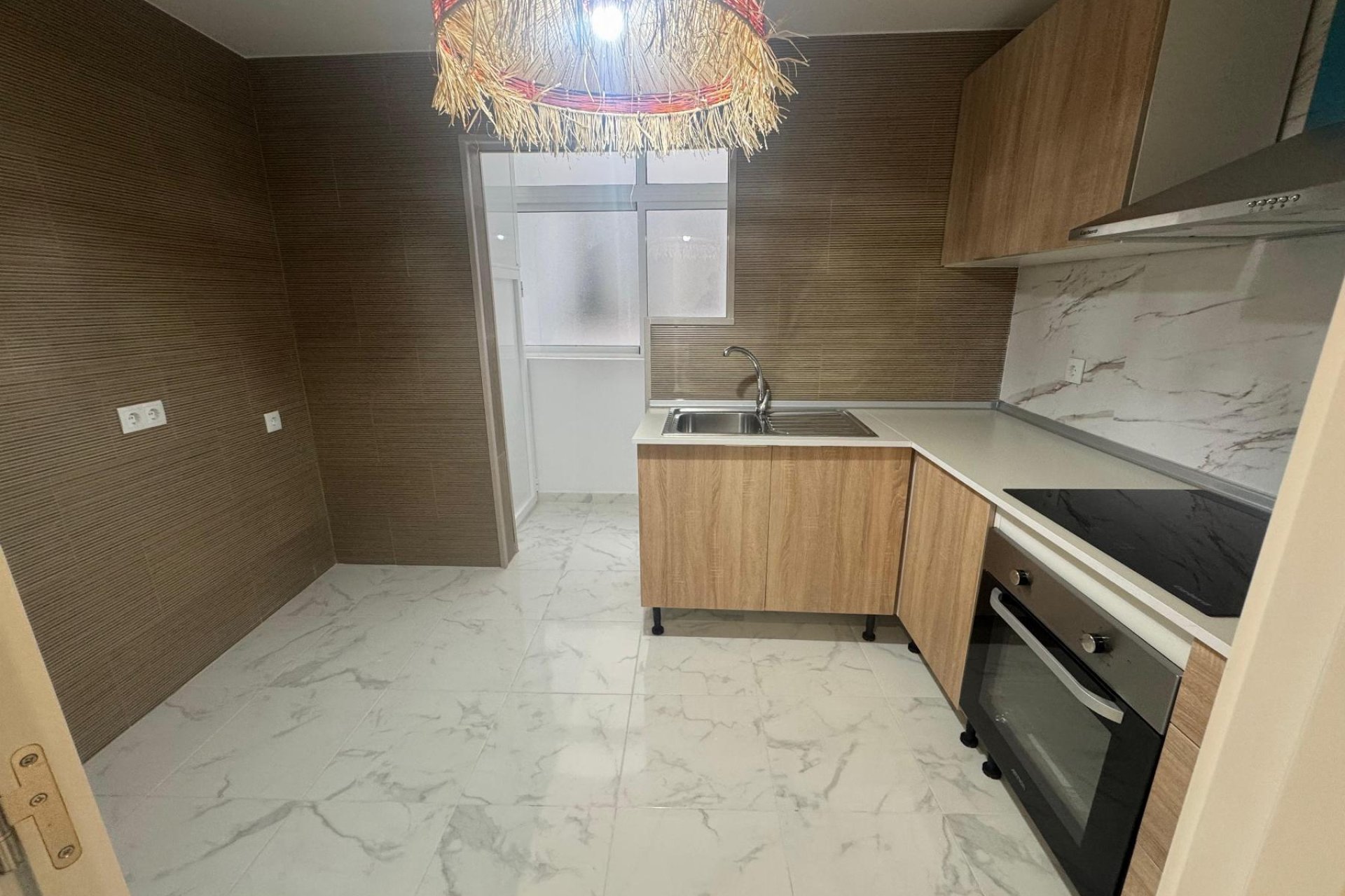Resale - Apartamento -
Torrevieja - Muelle Pesquero