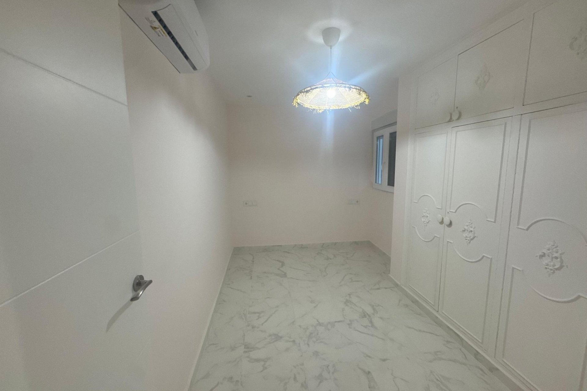 Resale - Apartamento -
Torrevieja - Muelle Pesquero