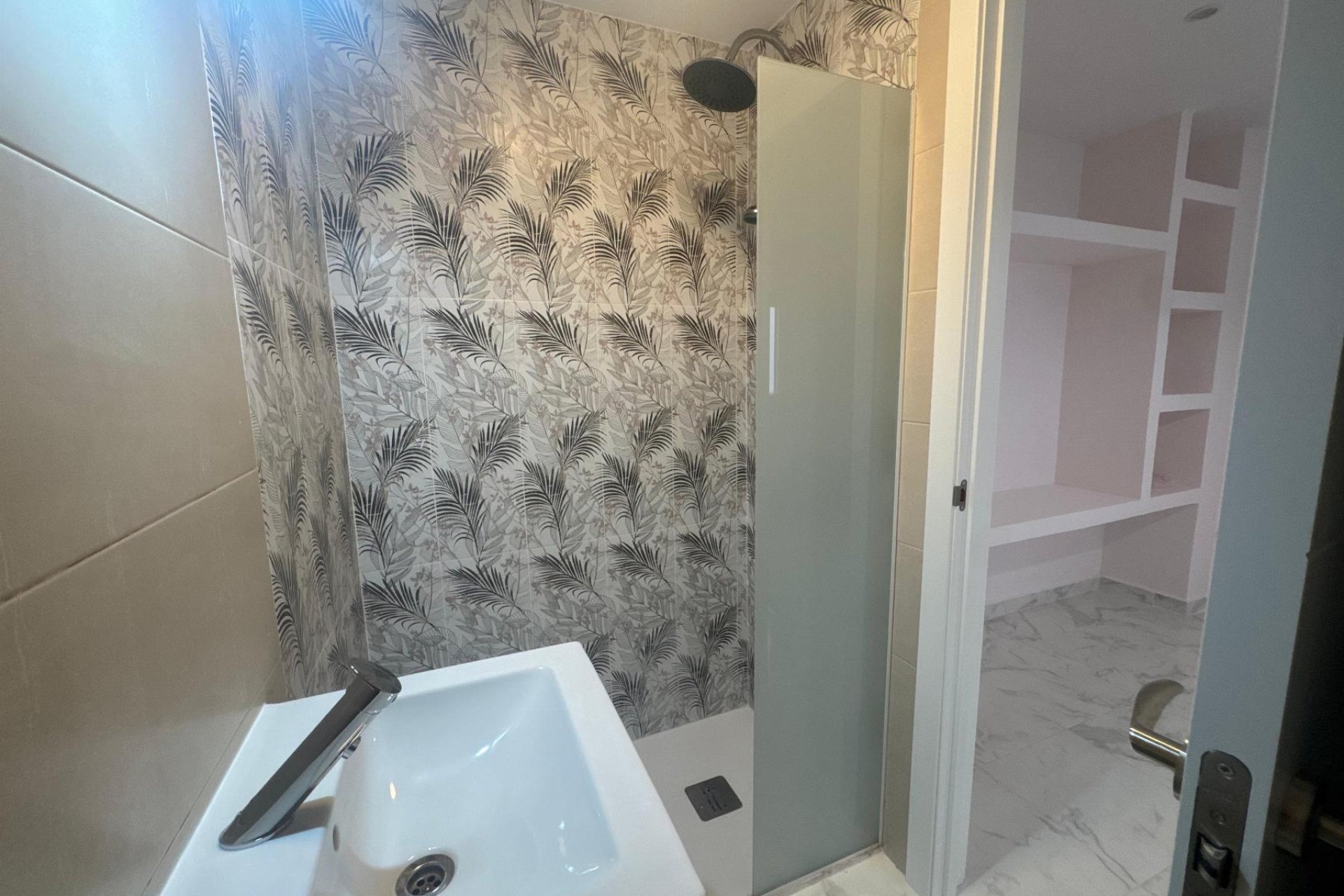 Resale - Apartamento -
Torrevieja - Muelle Pesquero