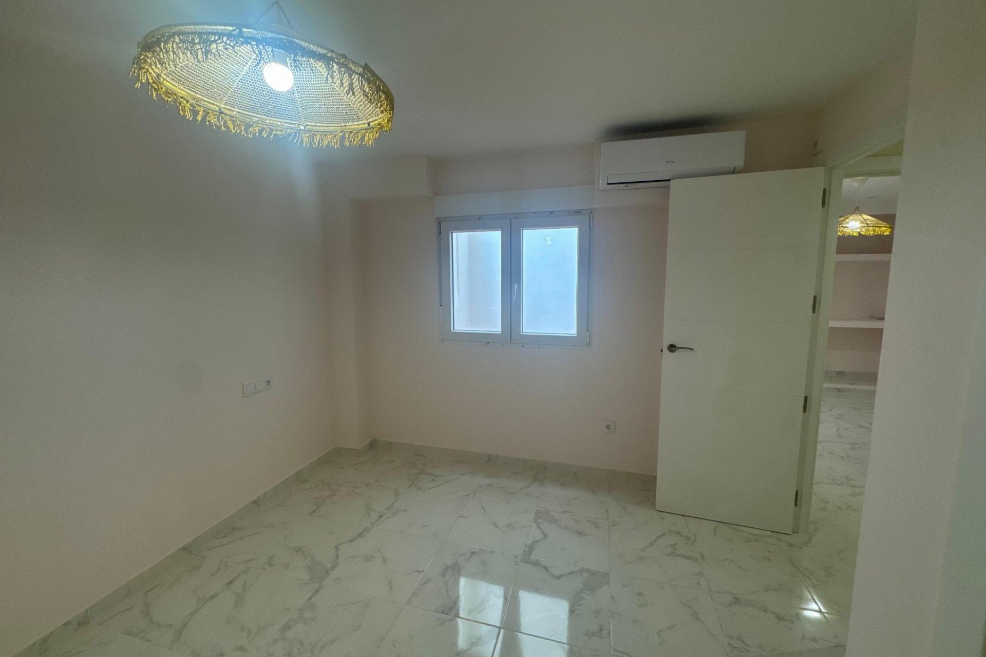 Resale - Apartamento -
Torrevieja - Muelle Pesquero