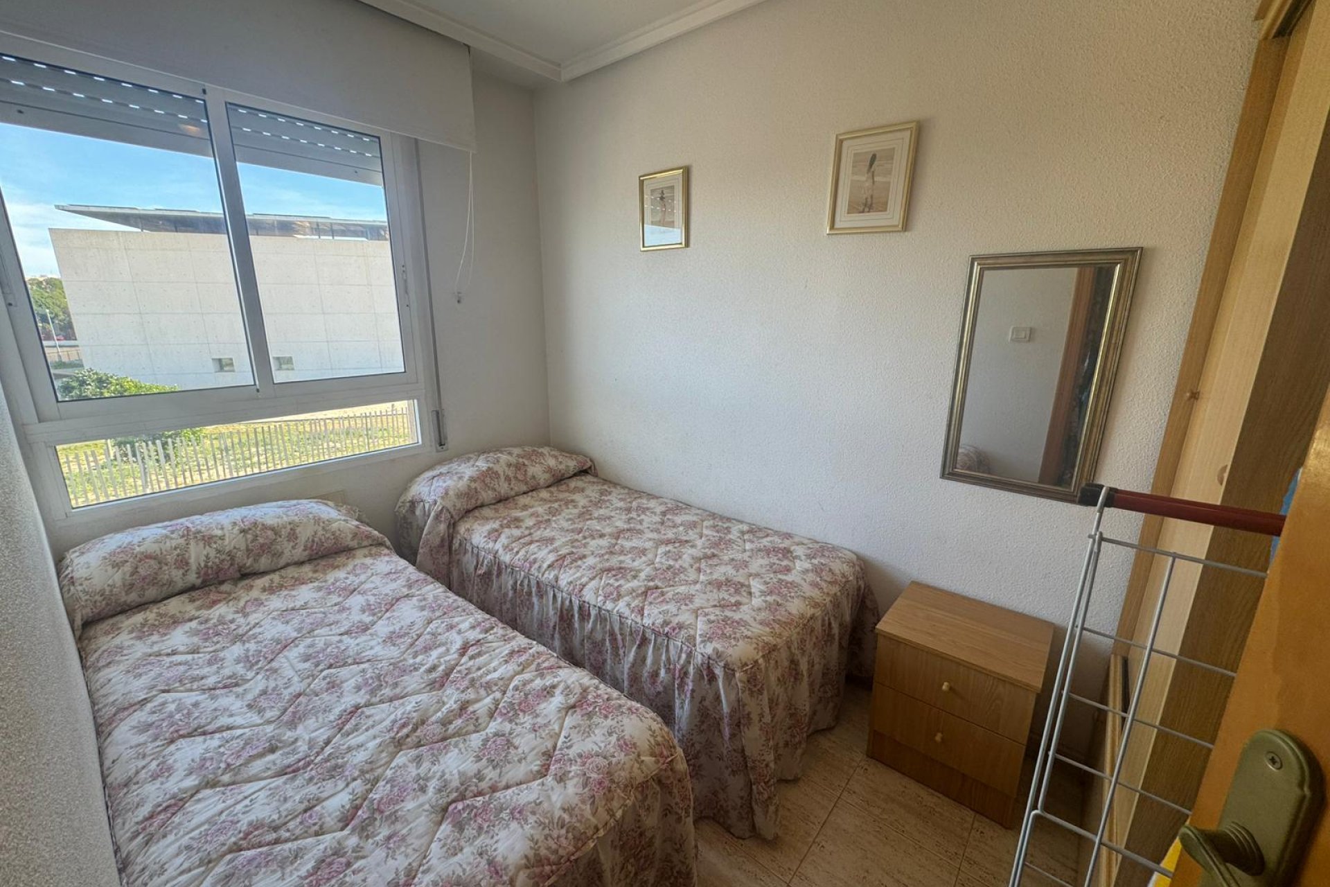Resale - Apartamento -
Torrevieja - Playa del Acequión