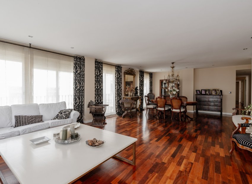 Resale - Apartment -
Alicante - Center