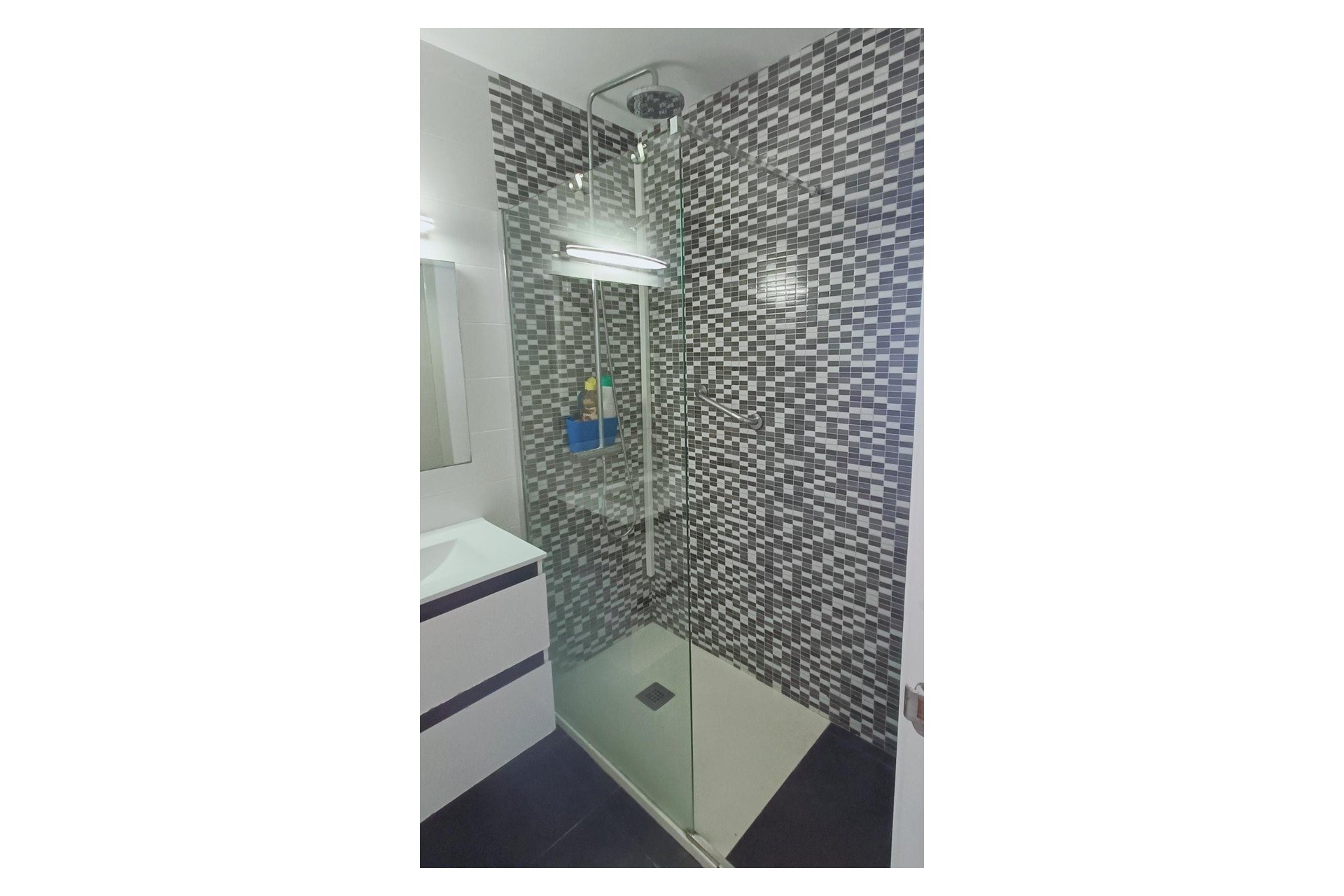 Resale - Apartment -
Alicante