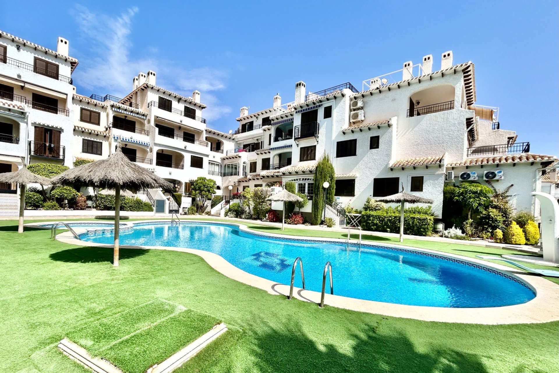Resale - Apartment -
Cabo Roig