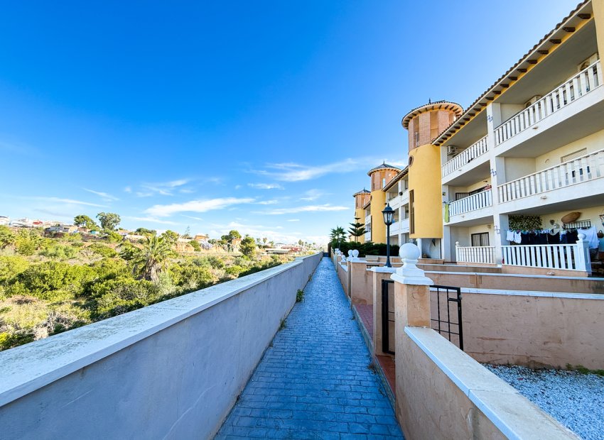 Resale - Apartment -
Cabo Roig