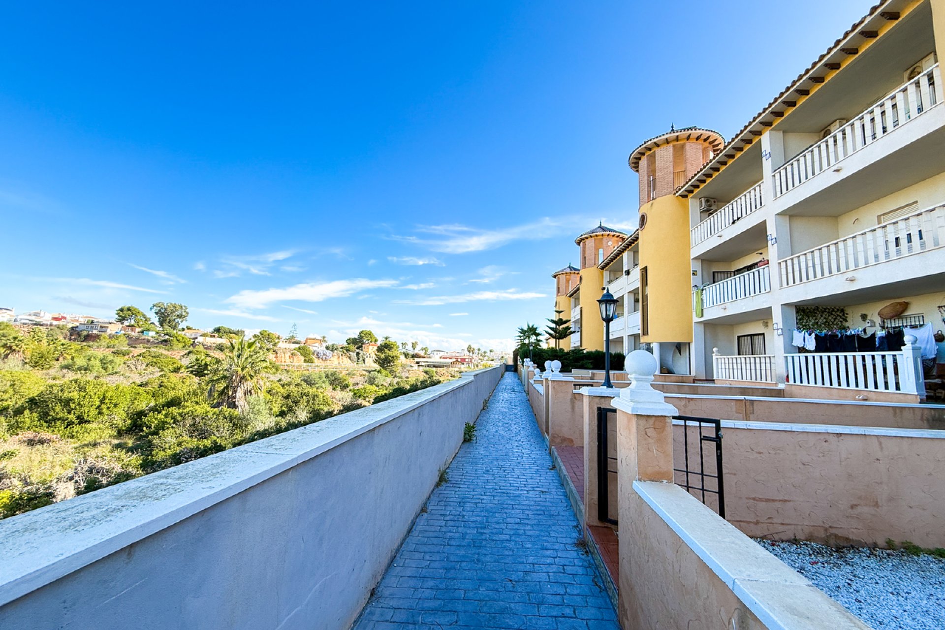 Resale - Apartment -
Cabo Roig