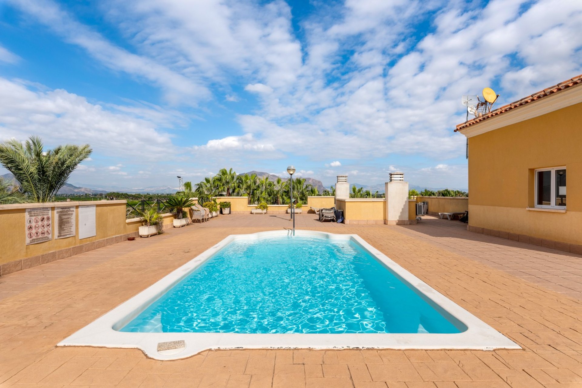 Resale - Apartment -
Jacarilla