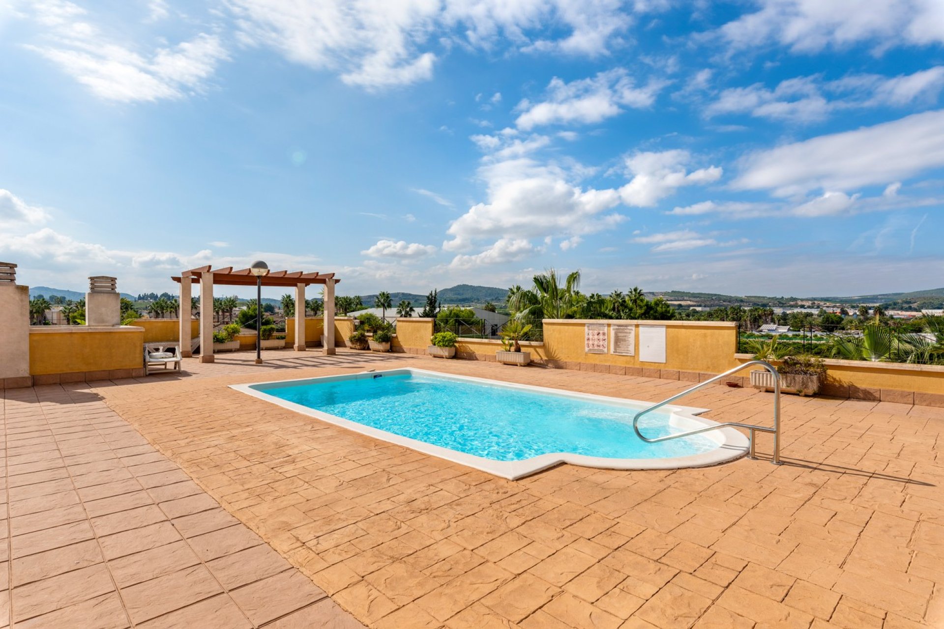 Resale - Apartment -
Jacarilla