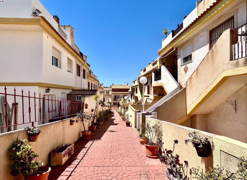 Resale - Apartment -
Orihuela Costa - La Zenia