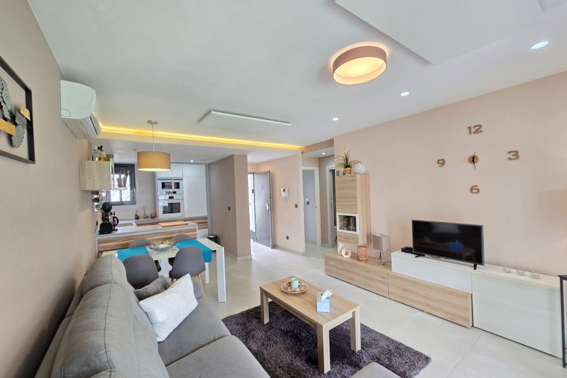 Resale - Apartment -
Orihuela Costa * - Punta Prima *