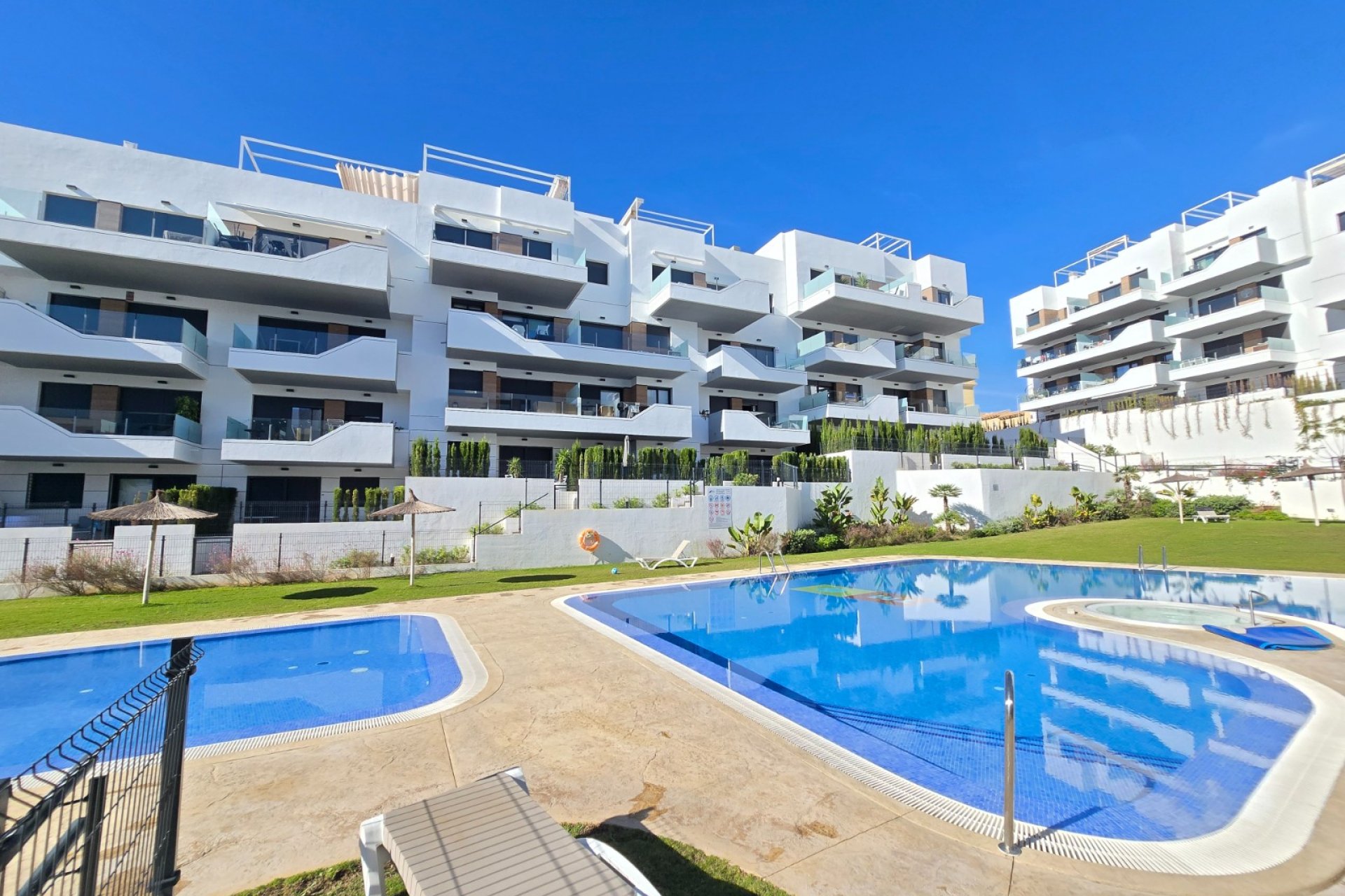 Resale - Apartment -
Orihuela Costa - Villamartín *