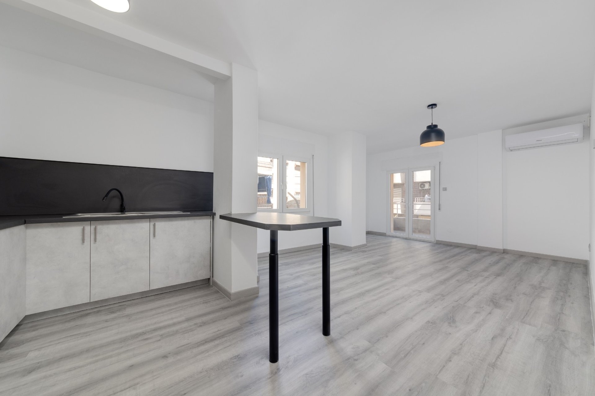 Resale - Apartment -
Torrevieja - Center