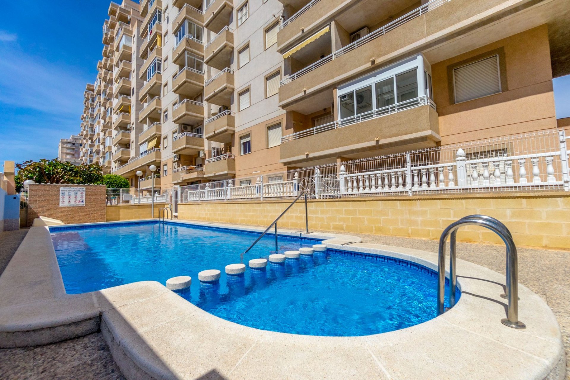 Resale - Apartment -
Torrevieja - Centro