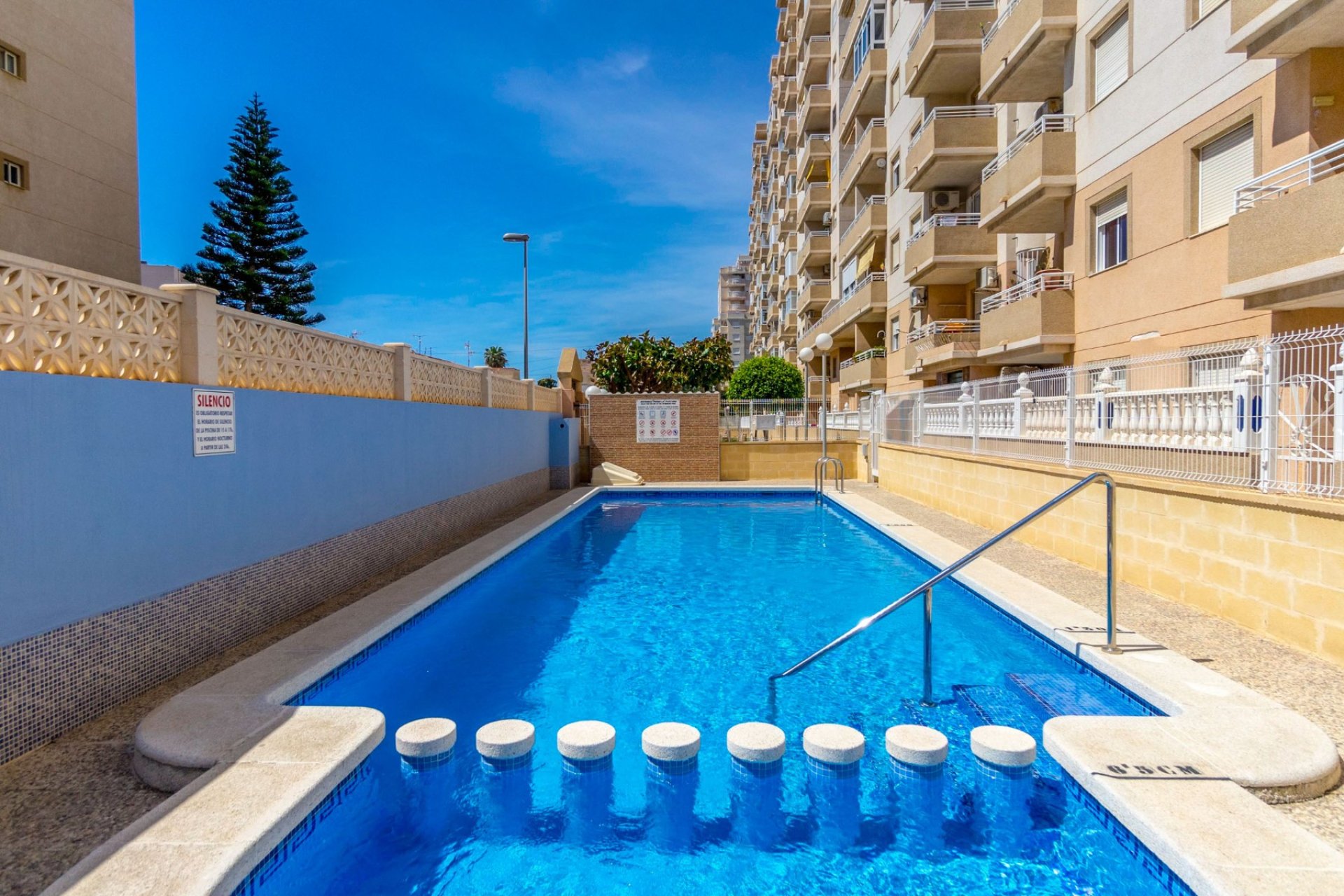 Resale - Apartment -
Torrevieja - Centro