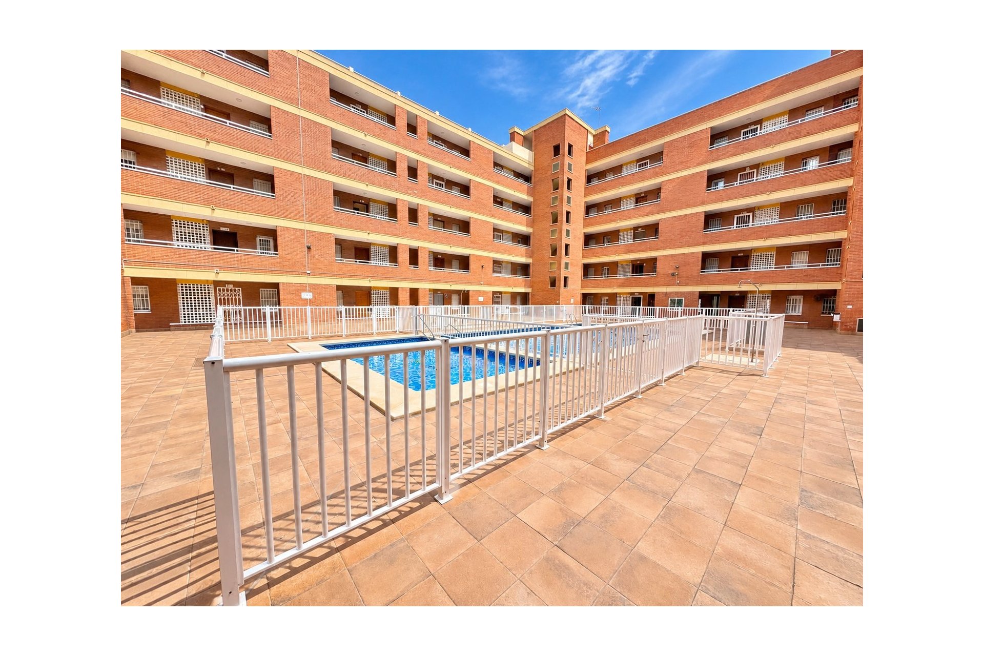 Resale - Apartment -
Torrevieja - playa de los naufragos