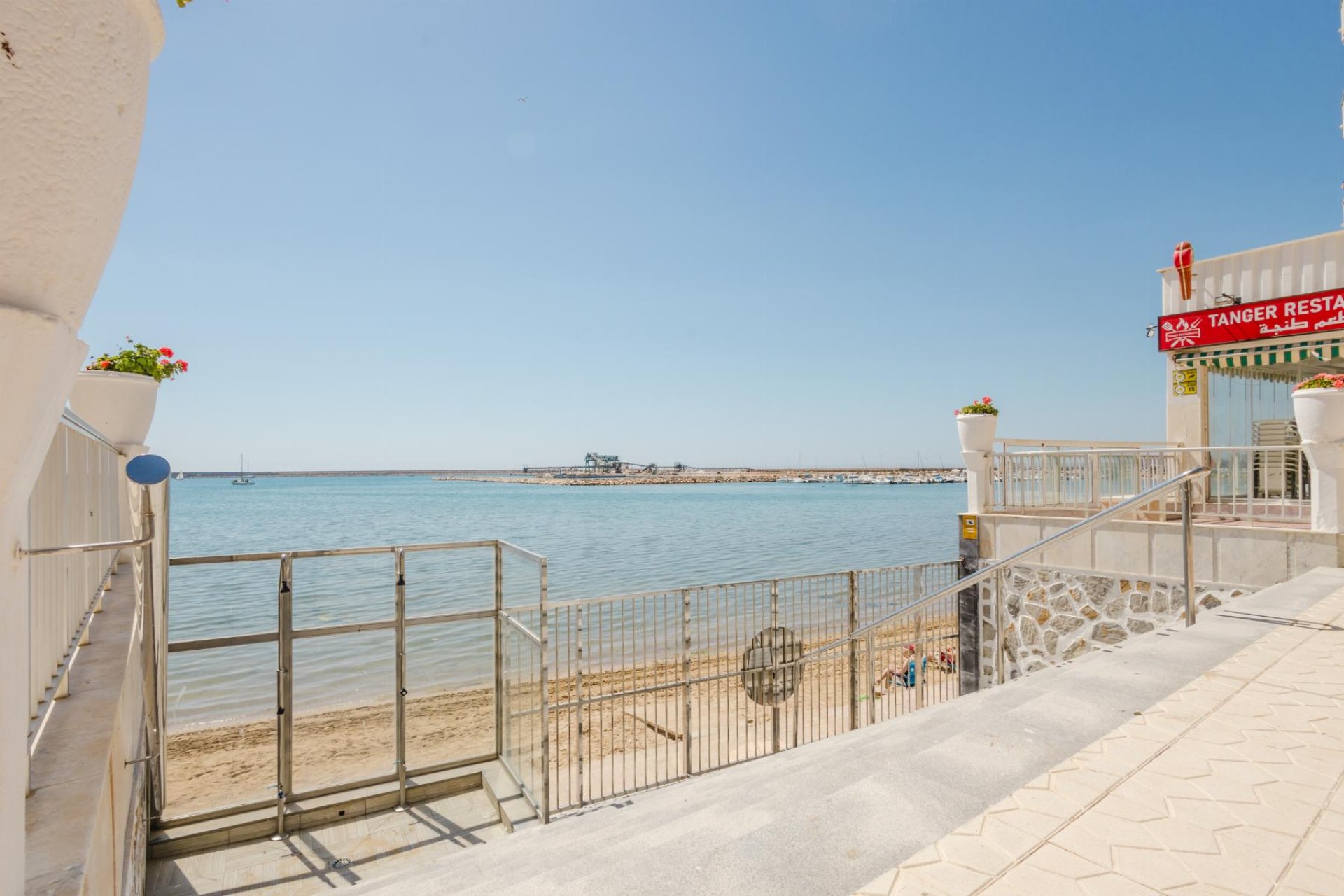 Resale - Apartment -
Torrevieja - Playa del Acequión