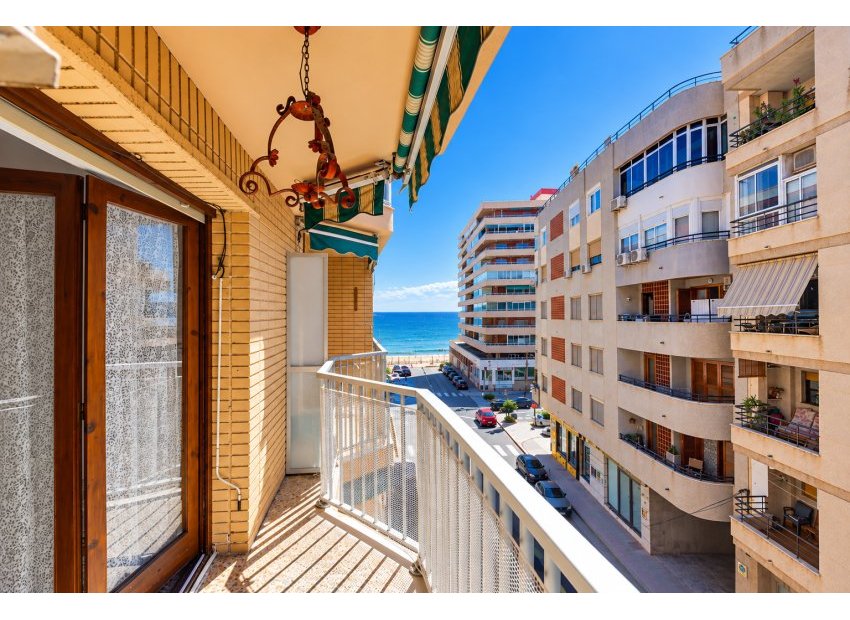 Resale - Apartment -
Torrevieja - Playa del Acequión