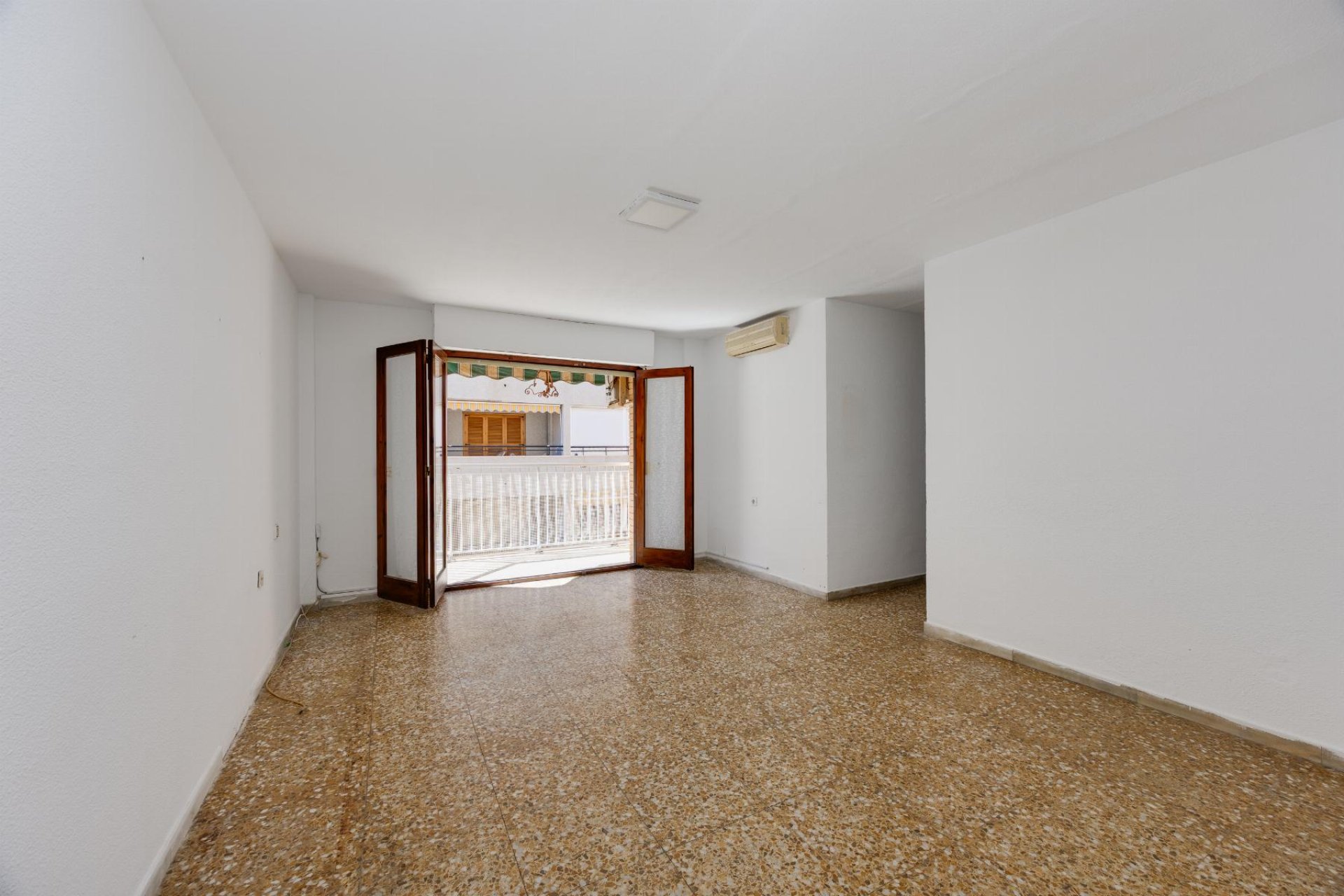 Resale - Apartment -
Torrevieja - Playa del Acequión