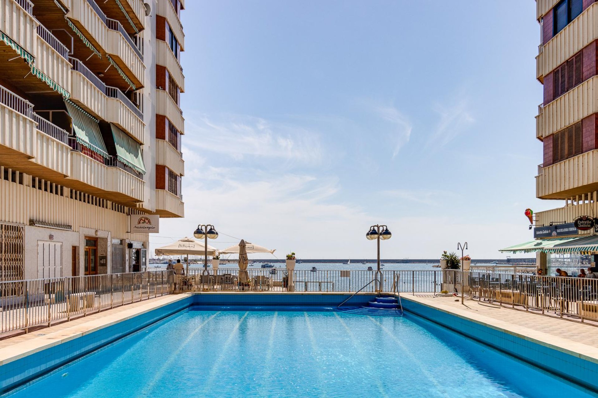 Resale - Apartment -
Torrevieja - Playa del Acequión