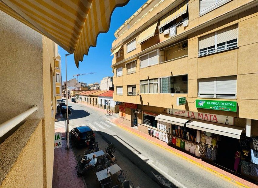 Resale - Apartment -
Torrevieja - Pueblo/ PLAYA