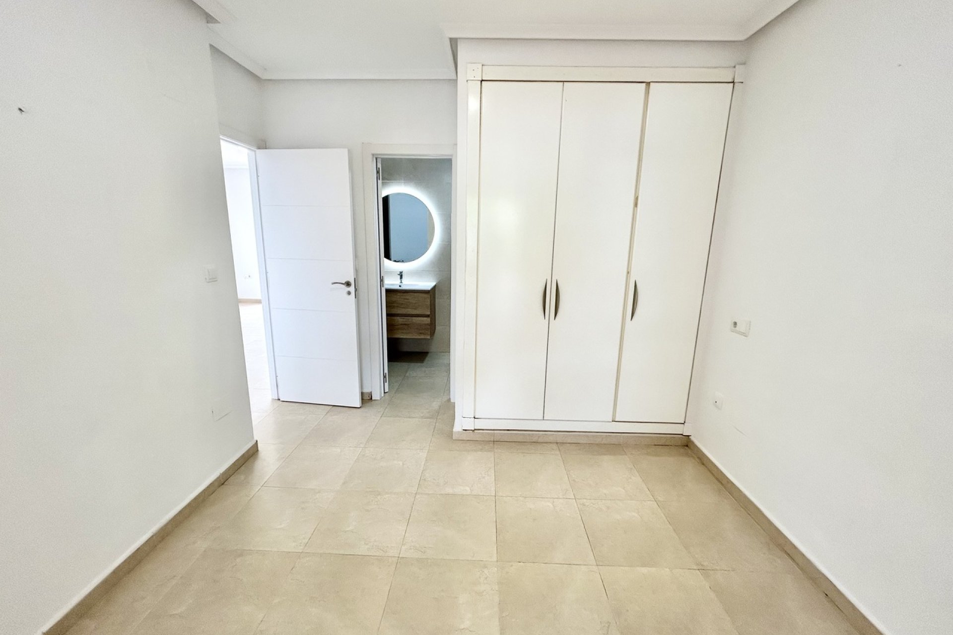 Resale - Apartment -
Villamartín - Villamartin