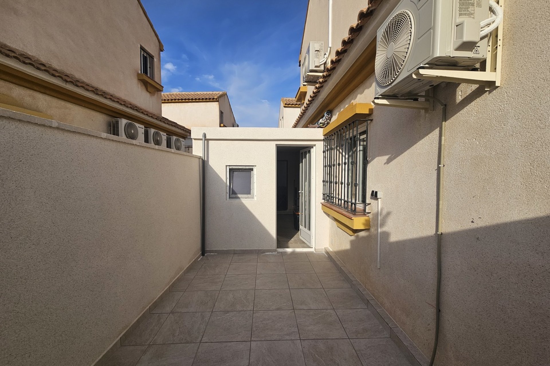 Resale - Bungalow -
Orihuela Costa - La Zenia