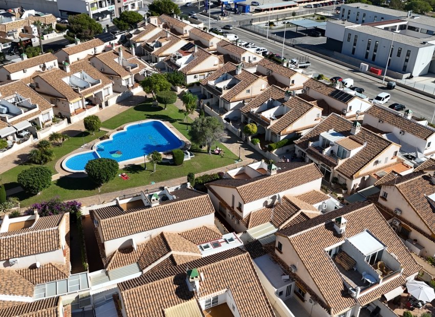 Resale - Bungalow -
Orihuela Costa - La Zenia