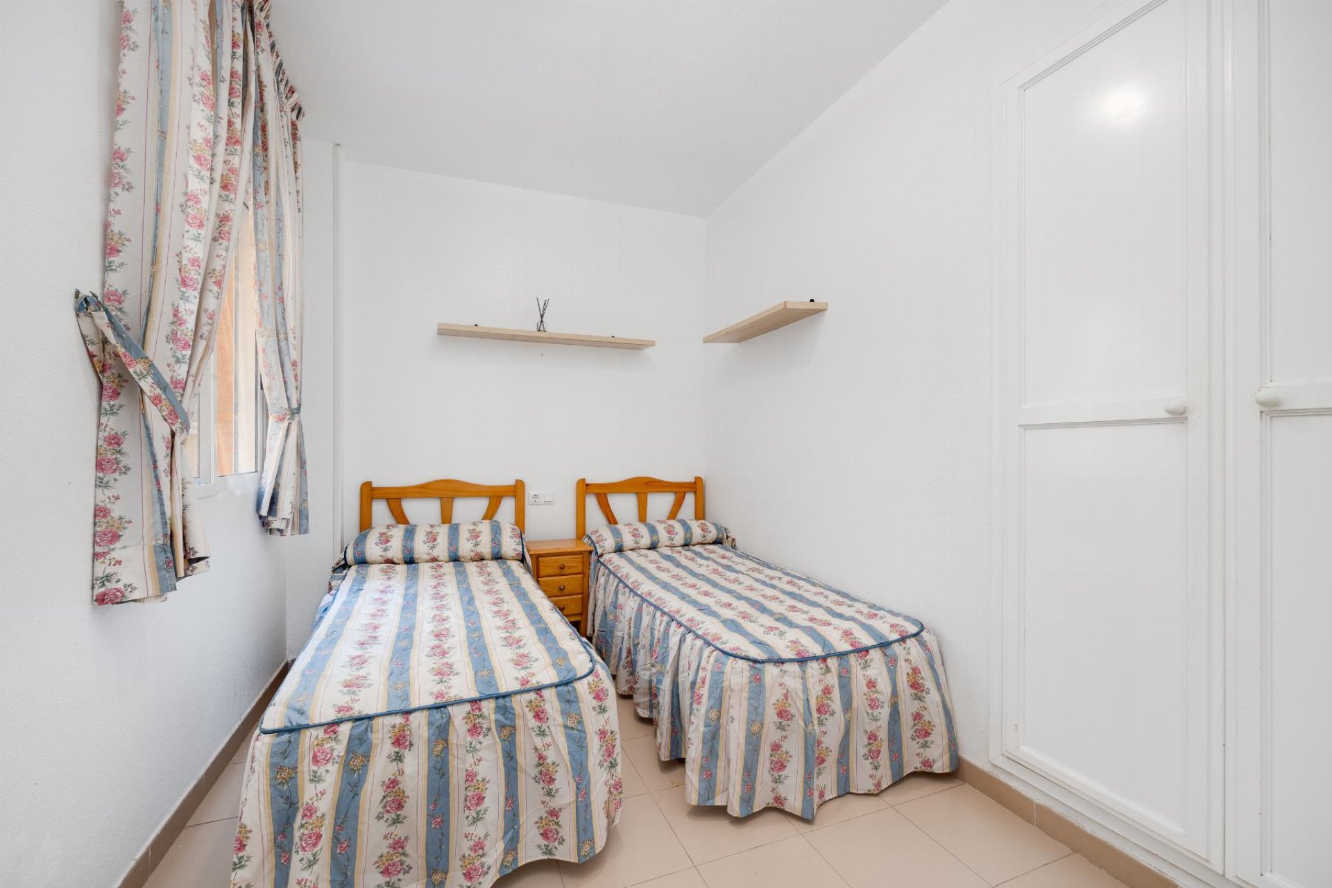 Resale - Bungalow -
Torrevieja - playa de los naufragos