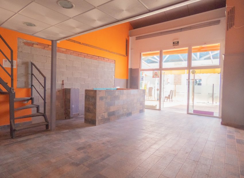 Resale - Commercial -
Algorfa