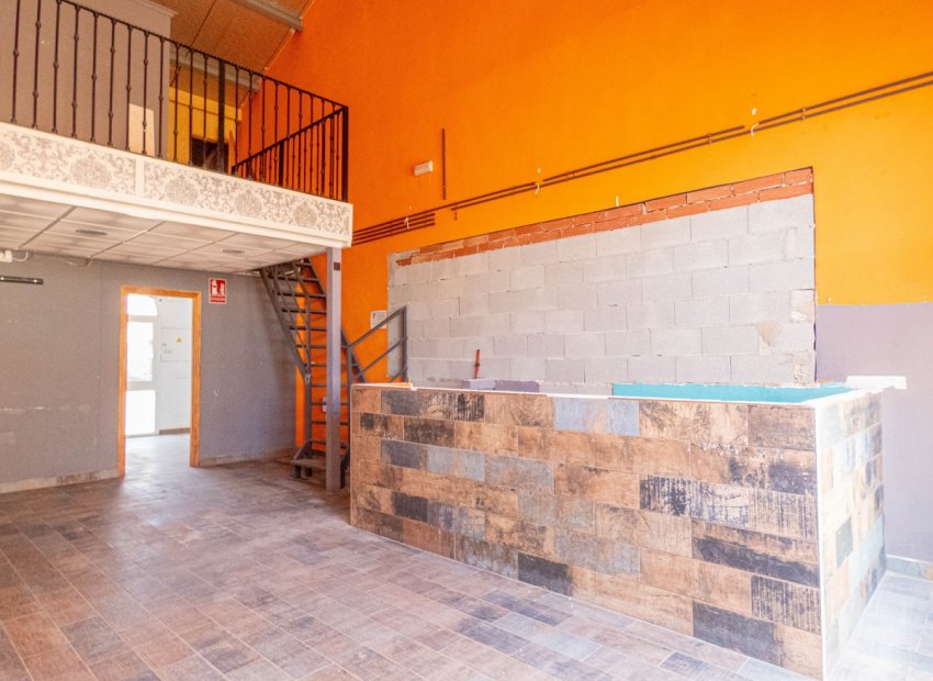 Resale - Commercial -
Algorfa