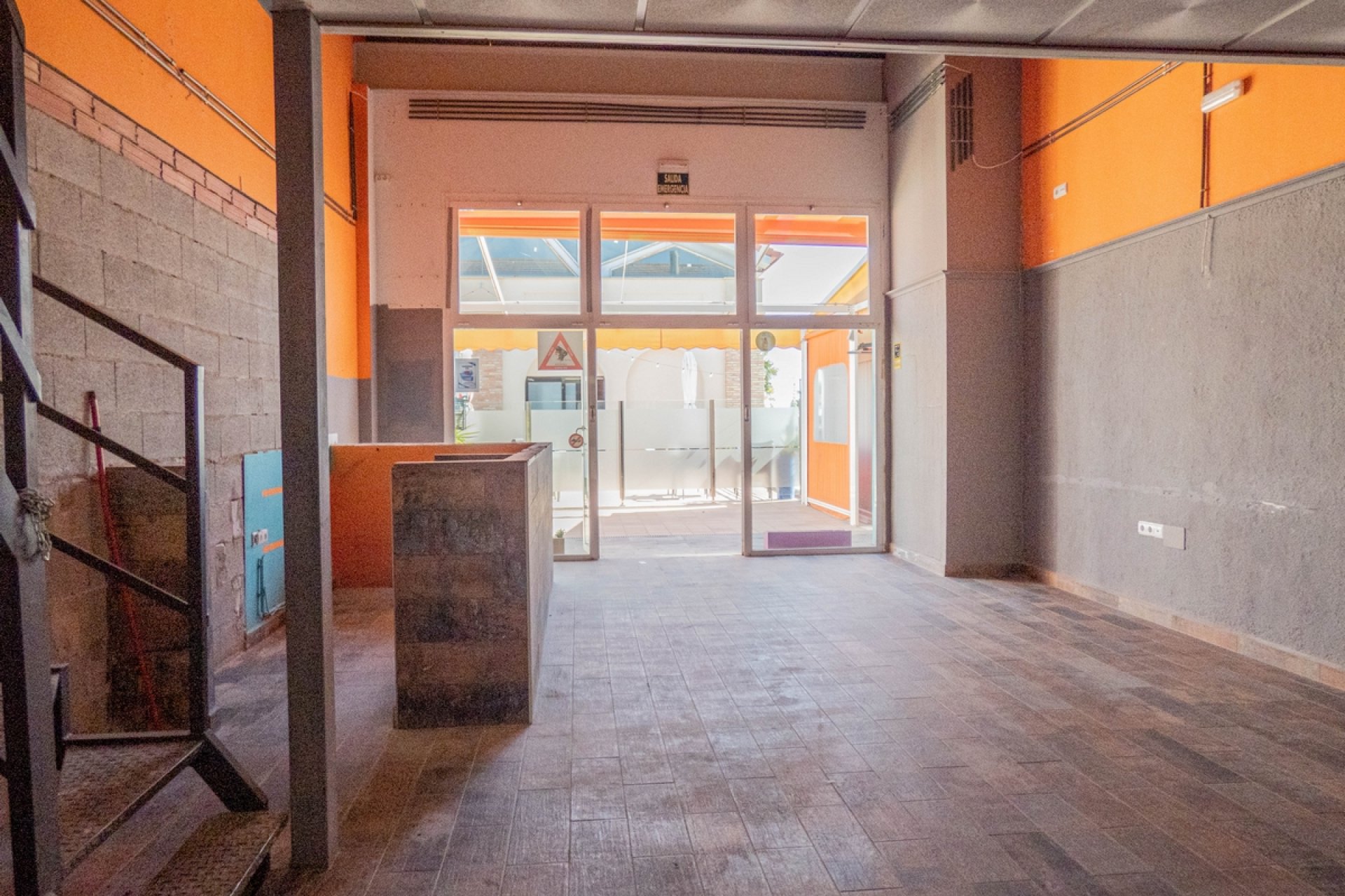 Resale - Commercial -
Algorfa