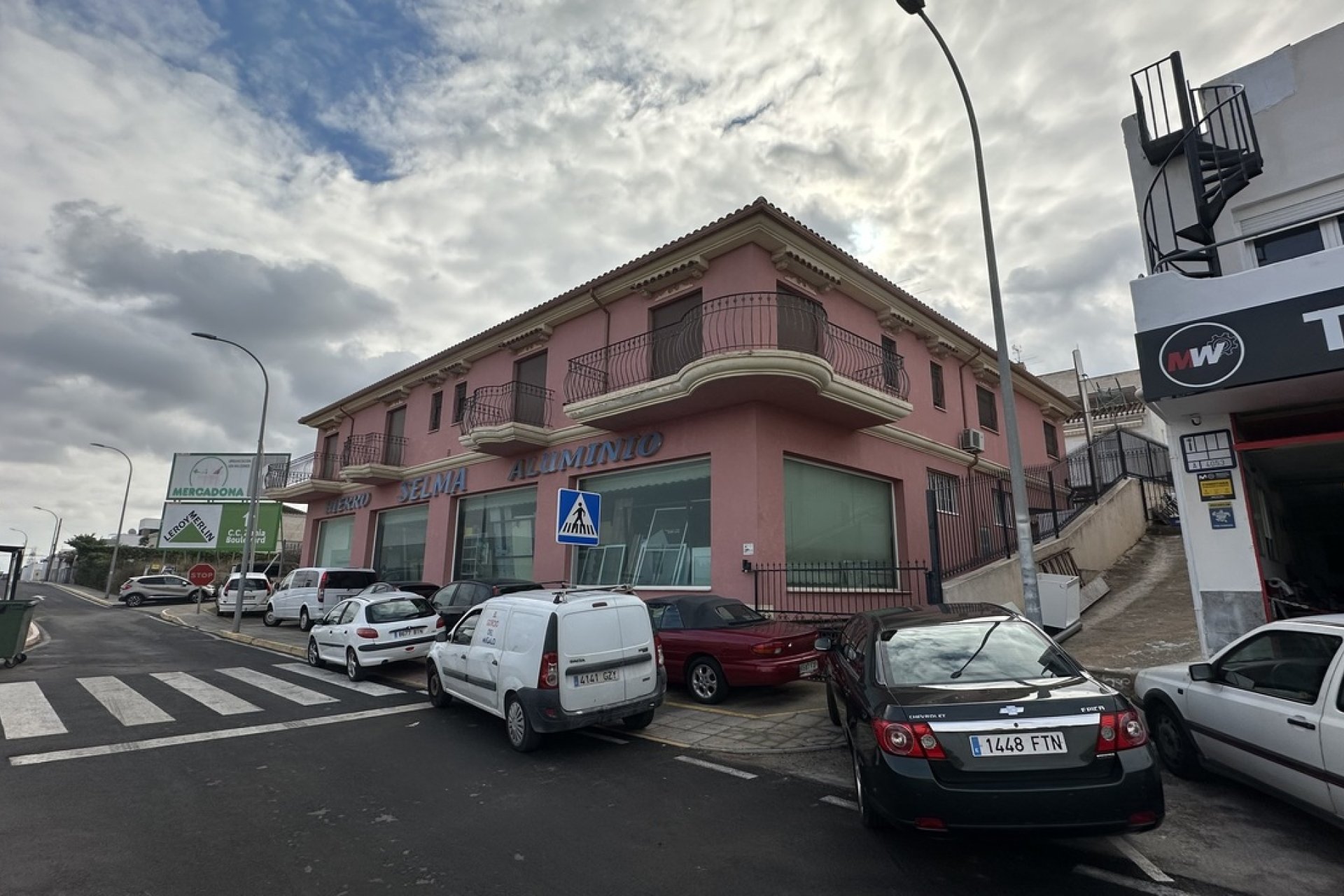 Resale - Commercial -
San Miguel de Salinas