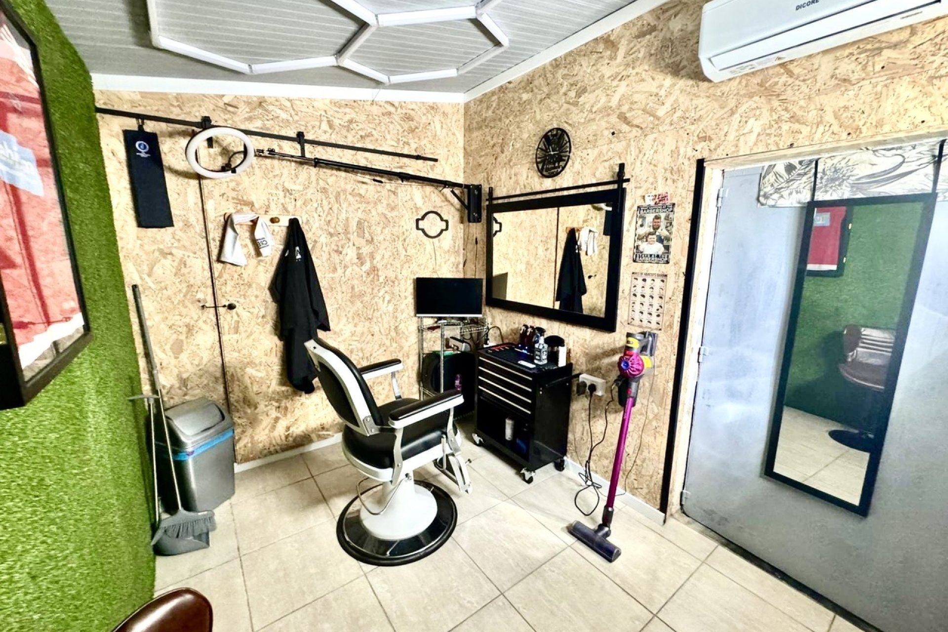 Resale - Commercial -
San Miguel de Salinas
